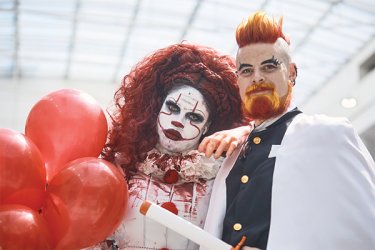 Haunted House Pennywise Cosplay